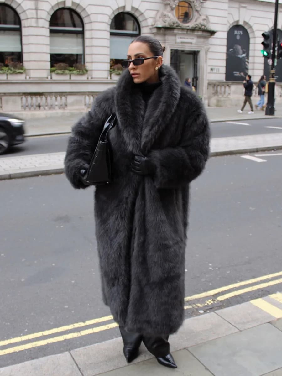 Winter Thick Warm Long Sleeves High Quality Fur Jacket Women Overcoat Luxury Chic Super Long Faux Fur Jacket Coat