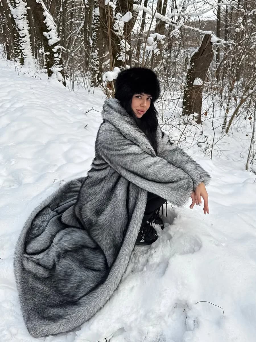 Winter High Quality Fluffy Fur Overcoat Outerwear Women Fashion Luxury Long Faux Fur Coat Women Gradient Dyeing Plush Jacket
