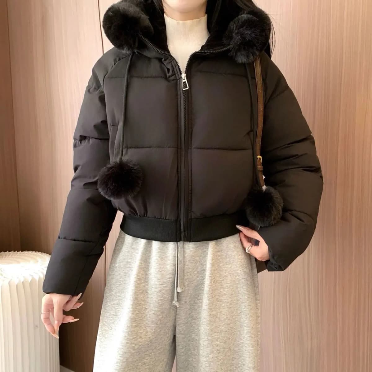 2027 Winter New High End Big Fur Collar Workwear Down Cotton Jacket Women's Fashion Short Thicken Cotton Female Parkas Coats