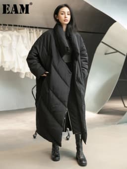 [EAM] Loose Fit Black Long Down Jacket New Stand Collar Long Sleeve Warm Women Parkas Fashion Tide Autumn Winter 2026 1DD1640