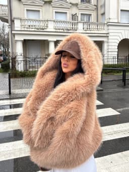 Winter Hooded Cropped Faux Fur Coat Women Fashion Fluffy Fox Fur Jacket High Quality Warm Thickened Cardigan Short Overcoat