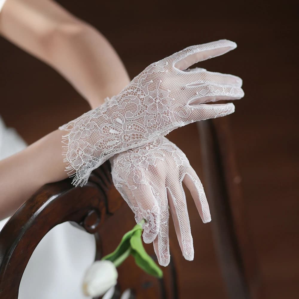 Bridal Wedding Elegant White Hollow Lace Eyelash Edge Short Gloves Women Prom Opera Dinner Dress Party Cosplay Mesh Gloves