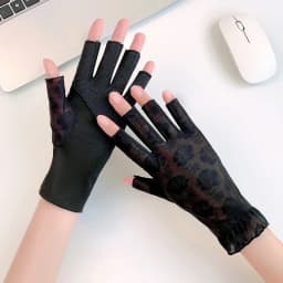 Women Summer Sunscreen Lace Flowers Driving Cycling Breathable Half Finger Gloves Thin Mesh Ice Silk Touch Screen Anti-Slip