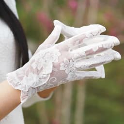 Women Summer Elegant Hollow Lace Mesh Short Sexy Thin Sunscreen Breathable Anti-skid Touch Screen Driving UV Gloves