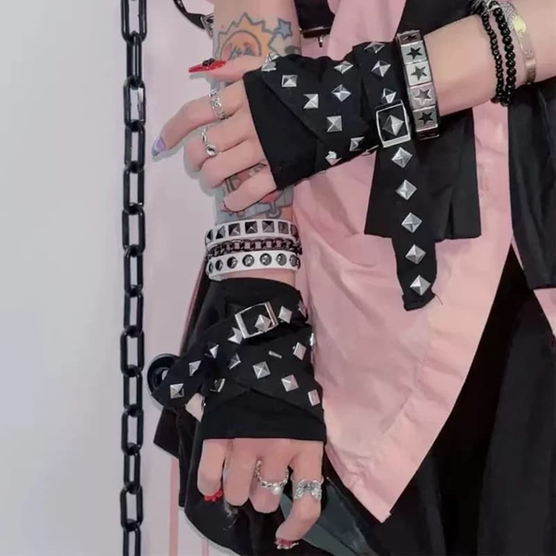 Y2K Millennial Hot JK Girls Rivet Strap Gloves Hip hop Harajuku Fingerless Gloves Punk Gothic Style Short Arm Warmer Streetwear