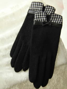 Fashion Elegant Female Wool Knit Embroidery Touch Screen Gloves Winter Women Warm Cashmere Full Finger Bow Dotted Gloves C21