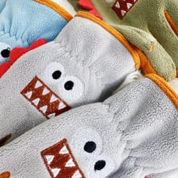 Children's warm gloves for boys, students and kids, suitable for winter cycling and outdoor activities. Fleece-lined and made of