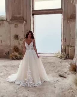 Customized Spaghetti Straps Sweetheart Neckline A-Line Tulle Wedding Dress Open Back Floor Length Sweep Train Gown for Bride
