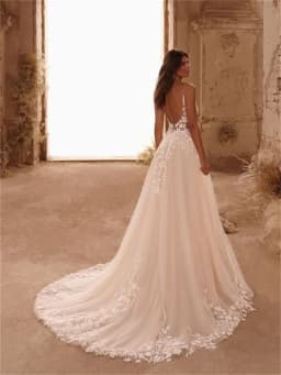 Customized Spaghetti Straps Sweetheart Neckline A-Line Tulle Wedding Dress Open Back Floor Length Sweep Train Gown for Bride