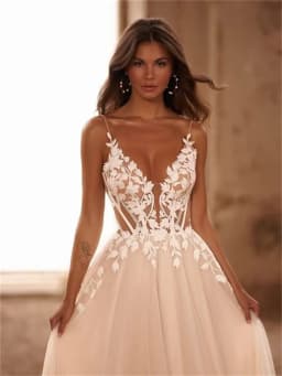 Customized Spaghetti Straps Sweetheart Neckline A-Line Tulle Wedding Dress Open Back Floor Length Sweep Train Gown for Bride