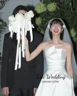Zoci Satin Strapless Wedding Dress A-line Draped Sweep Train Korea Bridal Gown Customized Sleeveless Photo Shoot Gown for Bride