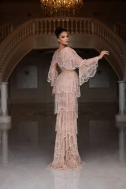 BABYONLINE Customized Arabic Nude Sparking Stone Gems Luxury Beige Wedding Gown with Full Wide Sleeves Tiered Gowns Bridal Party
