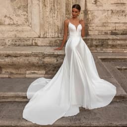 Elegant Long V Neck Satin Plus Size Wedding Dresses Sleeveless with Bow A Line Sweep Train Bridal Gown for Women