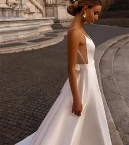 Elegant Long V Neck Satin Plus Size Wedding Dresses Sleeveless with Bow A Line Sweep Train Bridal Gown for Women
