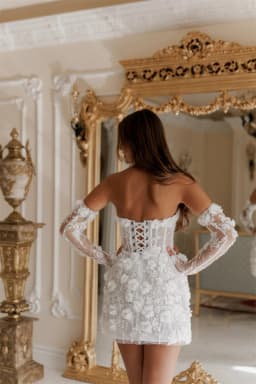 Tokyo Customized White Elegant Strapless Wedding Dresses Detachable Sleeves 3D Flower Lace-Up Back Bridal Gown Mini Wedding Gown
