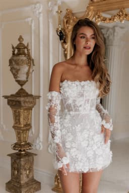 Tokyo Customized White Elegant Strapless Wedding Dresses Detachable Sleeves 3D Flower Lace-Up Back Bridal Gown Mini Wedding Gown