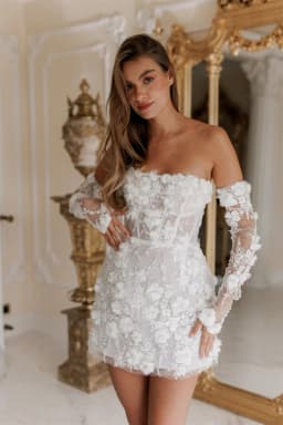Tokyo Customized White Elegant Strapless Wedding Dresses Detachable Sleeves 3D Flower Lace-Up Back Bridal Gown Mini Wedding Gown