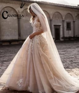 CHANDELA Breathtaking Strapless Wedding Dress Featuring Stunning Lace Appliques and Flowy Bridal Dress Vestidos Customised