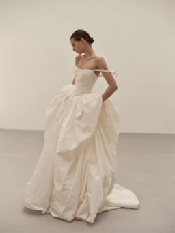 Kyoto Customized White Off Shoulder Satin Wedding Dress Sleeveless vestidos de noche Elegant A-Line Court Train robe de mariée