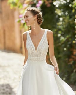 2024 Customized Wedding Dresses Lace Boho Bridal Gowns Beach Sleeveless Bride Dress V Neckline Wedding Gowns White Back Out
