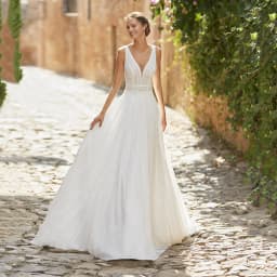 2024 Customized Wedding Dresses Lace Boho Bridal Gowns Beach Sleeveless Bride Dress V Neckline Wedding Gowns White Back Out