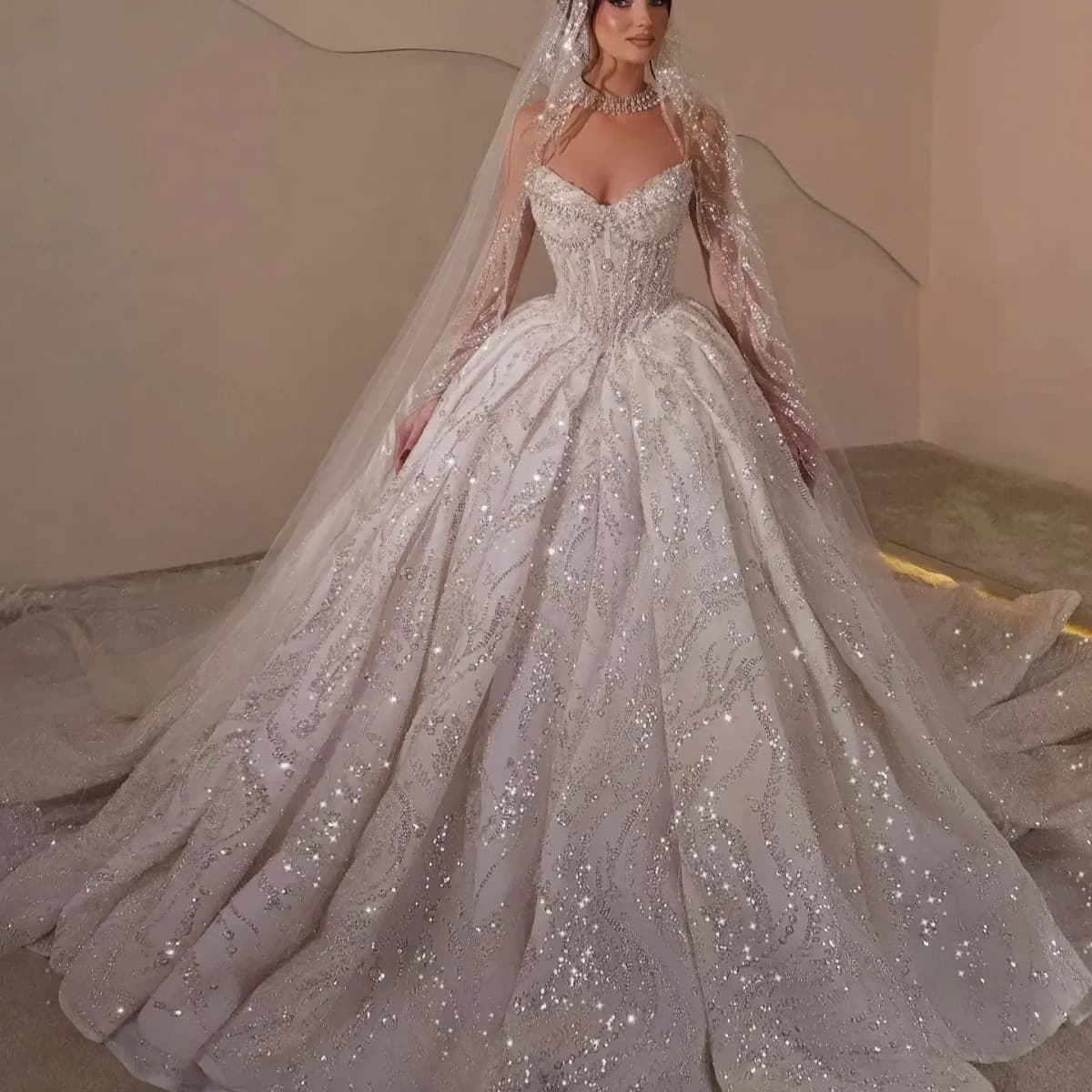 Customized Wedding Dresses Sequins Pearls Lace Bridal Ball Gowns Strapless Sleeveless Princess Bride Dress Vestidos De Novia
