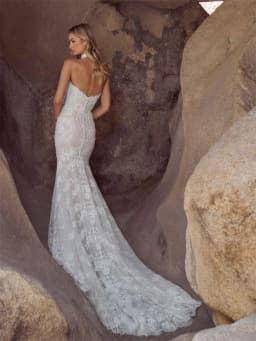 Customized Sweetheart Neckline Detachable Long Sleeves Mermaid Wedding Dress Open Back Zipper Floor Length Sweep Train Gown 2026