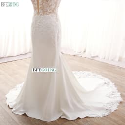 Luxurious Lace Appliques Beading Mermaid /Trumpet Wedding Dresses Chapel Train Custom Made Floor-Length V-Neck Spaghetti Straps