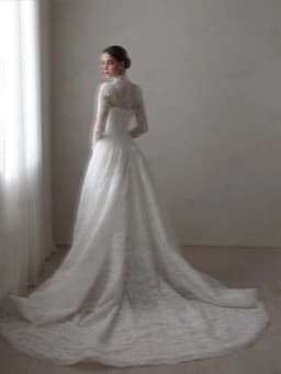 Mophiel Lace Weddings Dresses High Collar Long Illusion Sleeve A Line Bride Dress Sweep Train Church Bridal Gown Customized