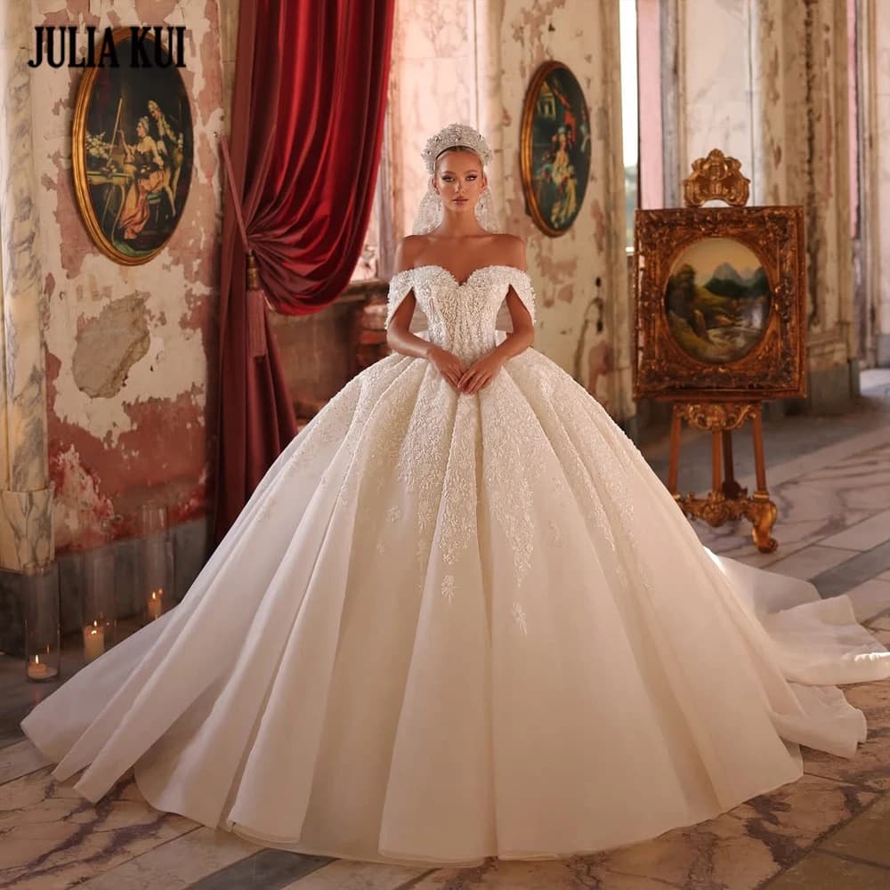 Julia Kui Custom Made Luxury Beading Pearls Appliques Ball Gown Wedding Dress Off Shoulder Short Sleeves Sweetheart Bride Gowns