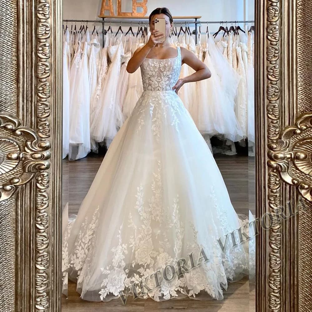 VIKTORIA Charming Tulle Wedding Gowns for Women Square Collar Appliques Sleeveless A Line Chapel Train Vestido De Casamento