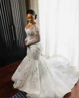 Customized 2025 Long Sleeves Mermaid Wedding Dresses Bridal Gown Sequins Lace Applique High Neck Sweep Train Vestidos Plus Size