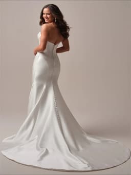 Customized Off Shoulder Sweetheart Neckline Mermaid Satin Wedding Dress Sexy Button Back Floor Length Sweep Train Gown For Bride