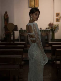 Shimmering Pearls Straight Wedding Dress Elegant Sexy Buttons Back Big Day Women Wear Customized Luxurious Church Bridal Gown
