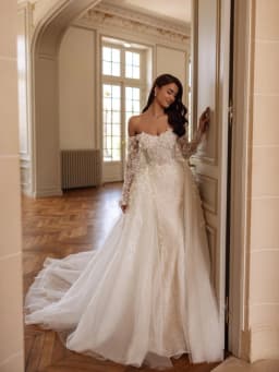 New Arrival Shiny Beaded Appliques Wedding Dress 3D Flower Off Shoulder Mermaid Bridal Gown Customized Dreamy Dresses For Bride