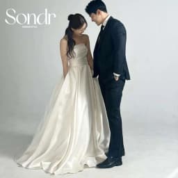 Sondr 2026 Simple A Line Korean Wedding Dresses Photo Shoot Strapless Soft Satin Pleats Sweep Train Bridal Gowns Corset Back