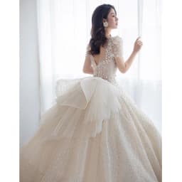 Luxury Short Sleeve Wedding Dress 2026 New Bridal Dress V Neck Beading Shinning Ball Gown Sweep Train Vestido Noiva Customized
