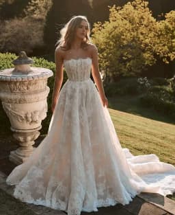 Customized Elegant A-Line Sleeveless Wedding Dress Applique Backless Long Tail Princess Lace Bridal Gown Vestidos de Novia