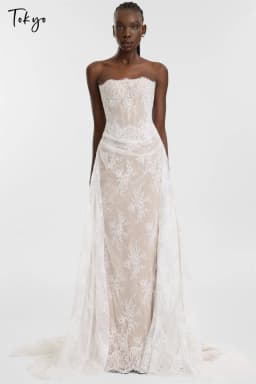 Tokyo Customized White Strapless Wedding Dresses Sleeveless Lace Zip Back Bridal Gowns A-Line Court Train Wedding Gowns 2026