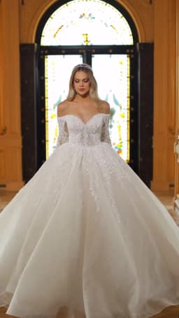 Liyuke Beauty Beading Pearls Ball Gown Princess Wedding dress Off Shoulder Full Sleeves Sparking Lace Court Train Bridal Gowns