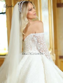 Liyuke Beauty Beading Pearls Ball Gown Princess Wedding dress Off Shoulder Full Sleeves Sparking Lace Court Train Bridal Gowns