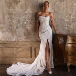 Modern Sweetheart Wedding Dress with Front Split Mermaid Silhouette Sweep Train Bridal Gown for Brides