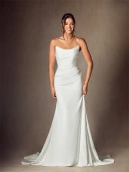 Customized Strapless Scoop Neckline Mermaid Satin Wedding Dress Elegant Zipper Back Floor Length Chapel Train Gown For Brides