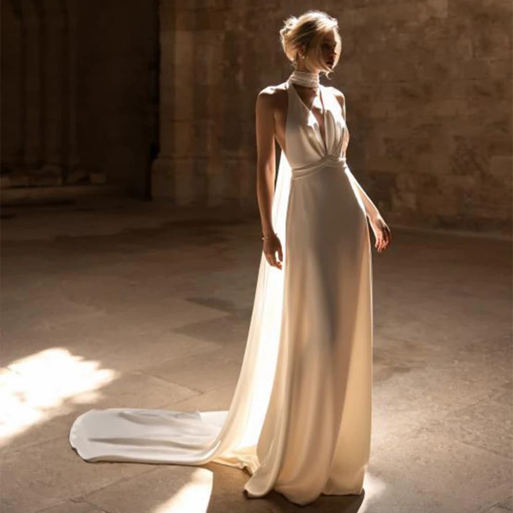 Chic Sleeveless Halter Wedding Dress High Neck Sexy Open Back Bridal Floor Length Sheath Pleat Beach Marriage Custom Gowns