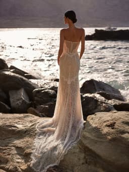 2026 Stunning Strapless Gala-worthy Lace Wedding Dress Elegant Zipper Back Pearls Sheer 2 in 1 Charming Customized Bride Wear