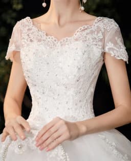 2026 Luxury Lace V Neck Ball Gown Wedding Dresses Short Sleeve Princess Illusion Applique Bridal Gowns Casamento Customized