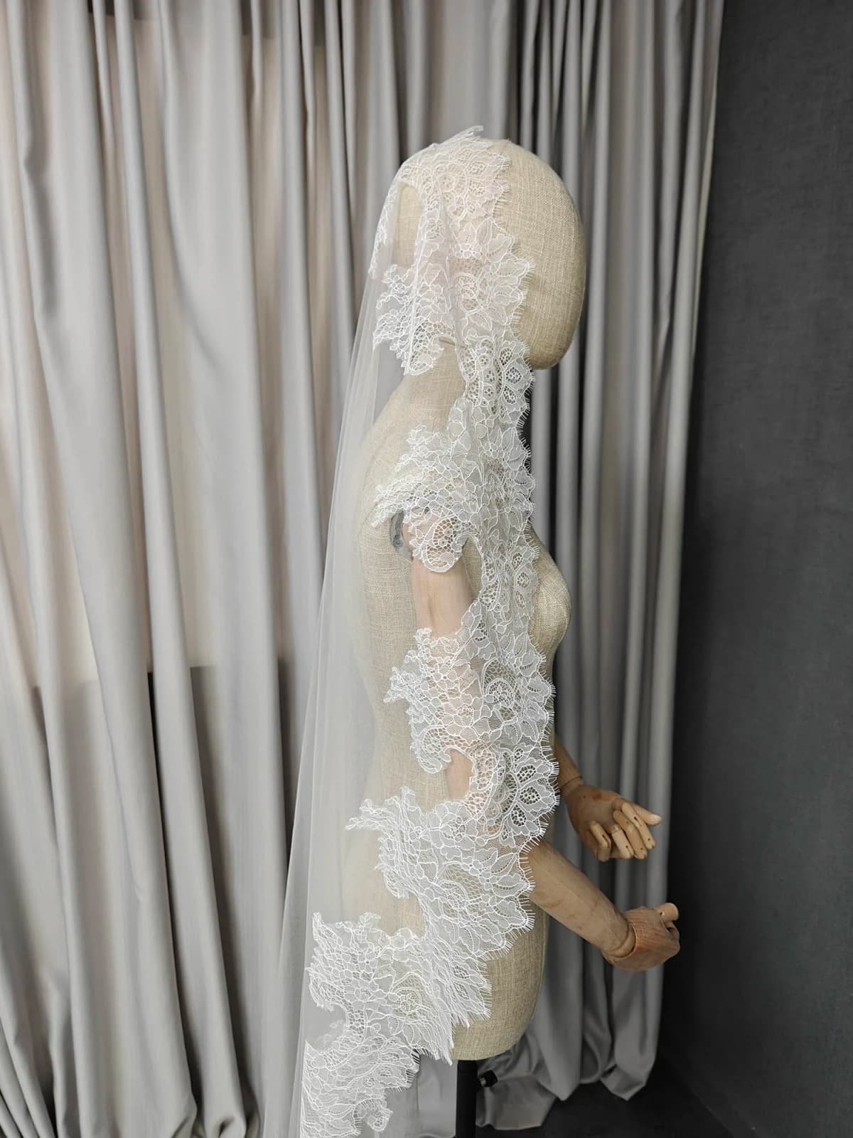 Customized Wedding Veil with Chantilly Eyelash Lace, 2m/2.5m/3m Mantilla Veil, Ivory Bridal Veil with Hidden Comb, Veil NV9145
