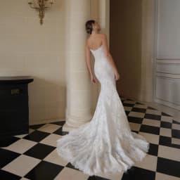 Elegant French Lace Mermaid Bridal Gown Strapless Scallop Low Back Long Train Ivory Slim Wedding Dress Custom Vestido De Novia