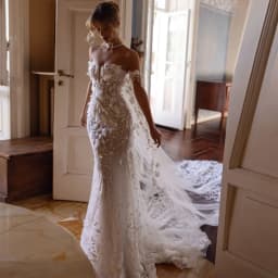 Customized Handmade Flowers and Sequined Bridal Gowns Charming Strapless Mermaid Wedding Dress Elegant Organza Robe de mariée