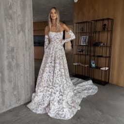 Customized Strapless Wedding Dress with Detachable Long Sleeves Exquisite Lace Bridal Gown Bling Bling New Arrival